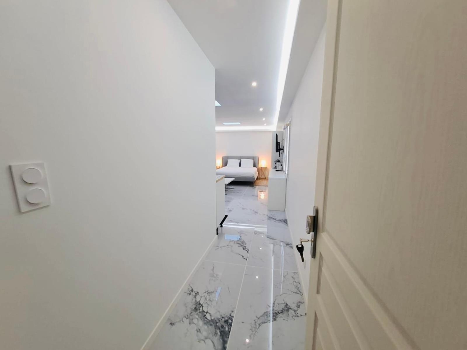 Spacieux Metro 14 Paris Apartment